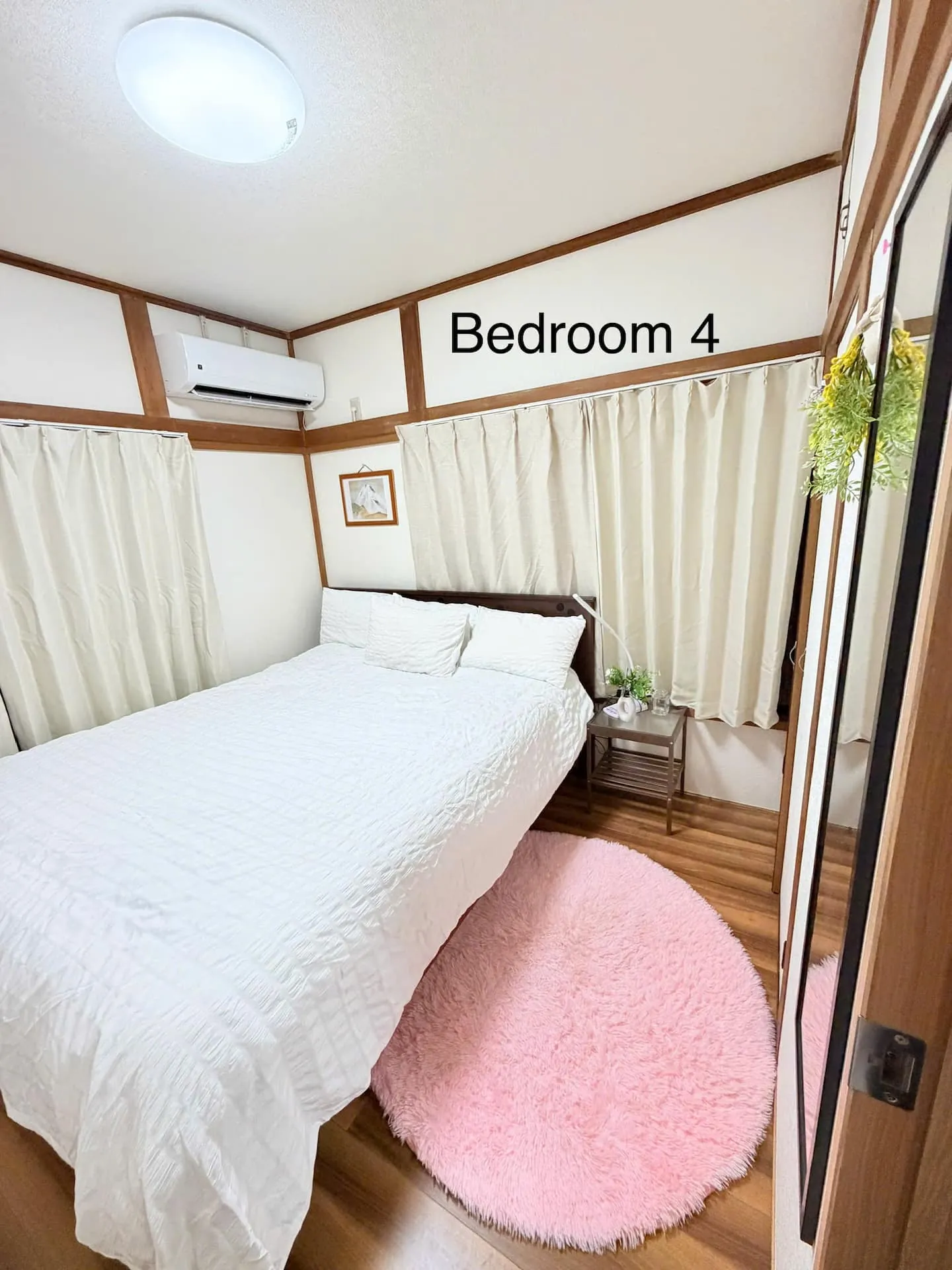 Phòng ngủ 4 với giường đôi
