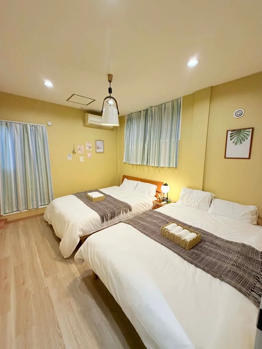 Phòng ngủ tầng 1 Higashi-Nippori với hai giường